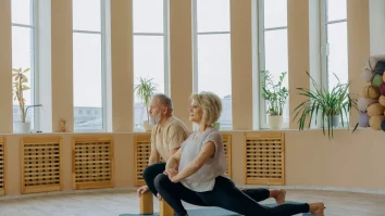 Yoga contribuie la longevitatea vieții. Hella Merkaba: „Longevitatea este un corp suplu care se poate mișca ușor”