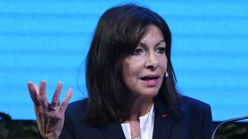 Anne Hidalgo, primarul Parisului, reduce viteza pe șoseaua de centură a orașului. Care va fi limita maximă cu care se va putea circula