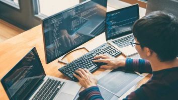 Programatorii se tem că își vor pierde locurile de muncă. Cum îi afectează Inteligența Artificială