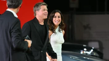 Brad Pitt face prima apariție publică alături de noua sa iubită la Festivalul de Film de la Veneția. Angelina Jolie a fost prezentă la eveniment