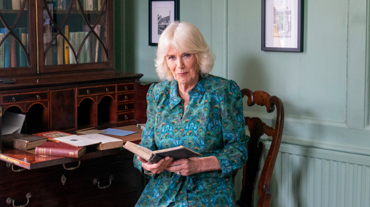 Regina Camilla donează pentru construirea unei case pentru victimele abuzurilor domestice. Campania are ca obiectiv strângerea a 300.000 de lire sterline