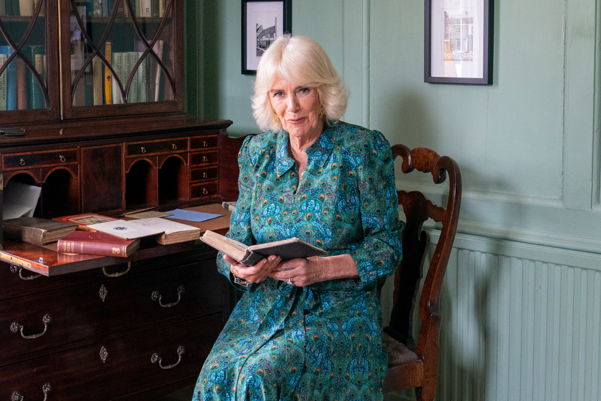 Regina Camilla donează pentru construirea unei case pentru victimele abuzurilor domestice. Campania are ca obiectiv strângerea a 300.000 de lire sterline