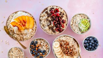 Ce mănânci la micul dejun? Ovăz. Poți să-l integrezi în preparate sărate, dar și dulci