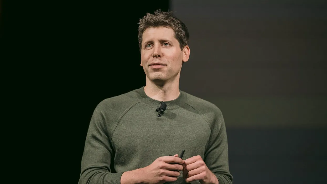 Ce citește un miliardar? Cele 9 cărți esențiale recomandate de Sam Altman