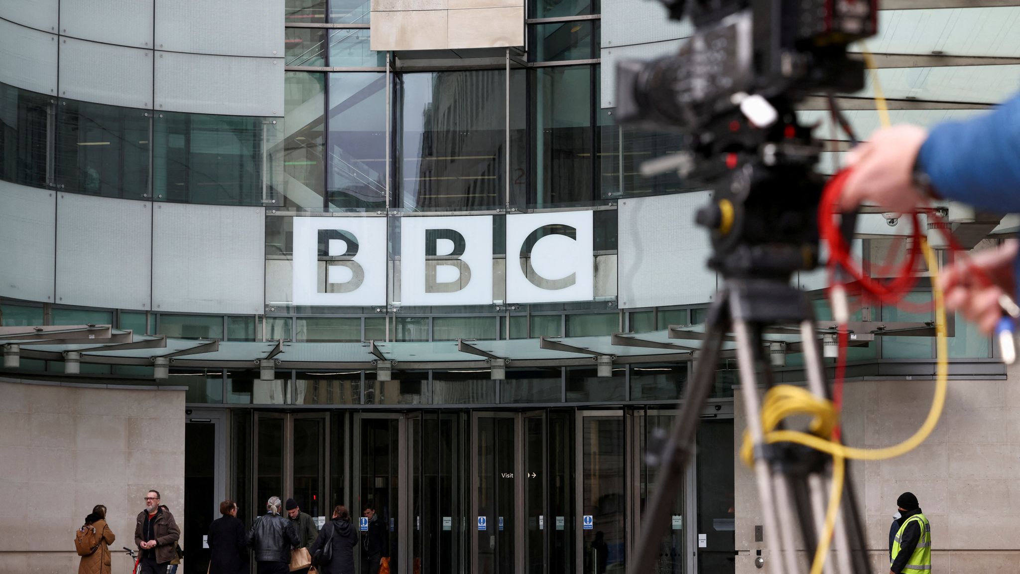 BBC și-a încălcat orientările editoriale cu privire la războiul Israel-Hamas. Cum se apără compania