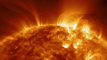 Soarele generează o furtună geomagnetică puternică care afectează Pământul