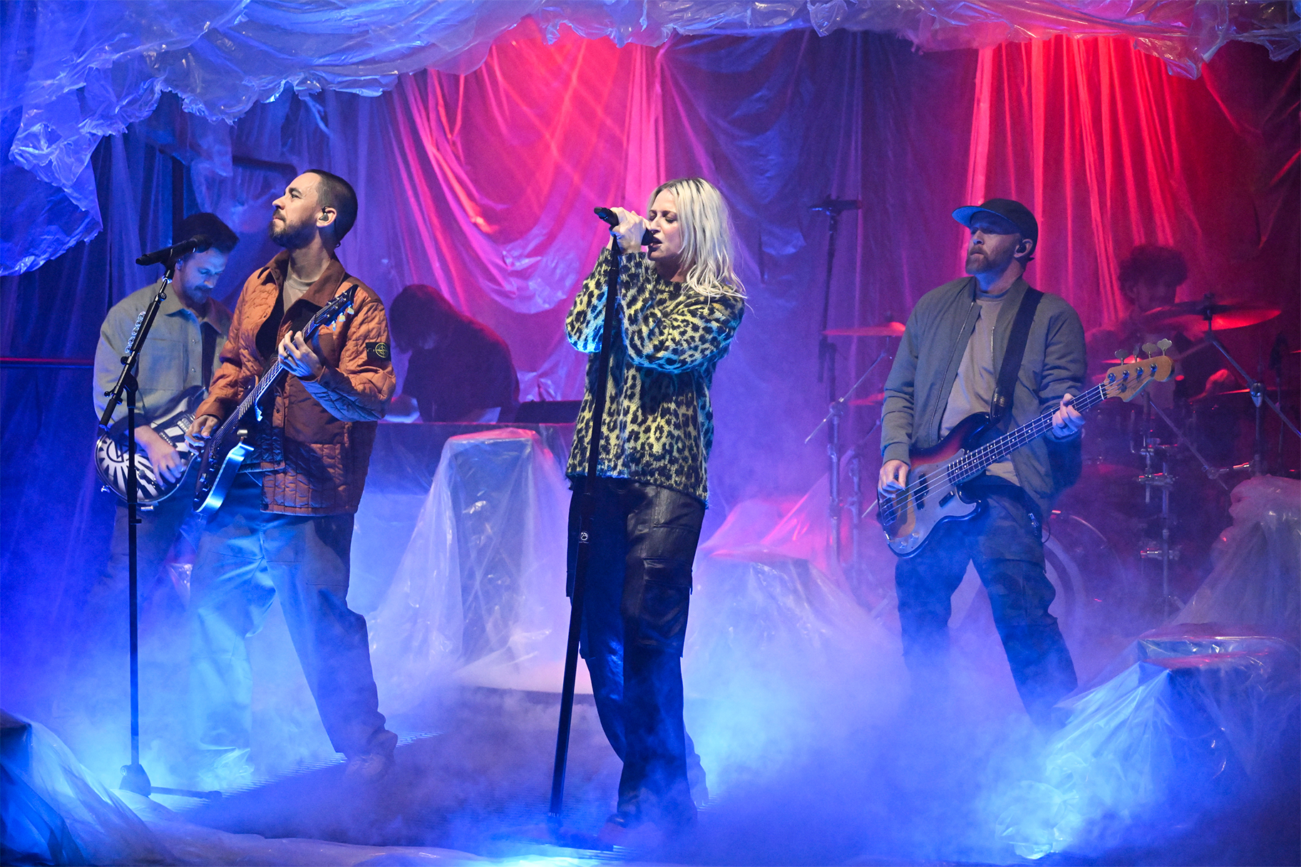 Mama lui Chester Bennington spune că se simte „trădată” de reuniunea Linkin Park. Susan Eubanks susține că trupa „încearcă să șteargă trecutul”