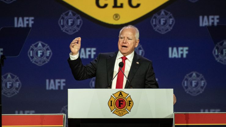 Echipa de campanie a lui Tim Walz a suferit un accident de mașină. Cum se simte candidatul democrat