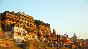 Orașul unde oamenii merg să fie incinerați. Ei spun că printr-un ritual, sufletul lor nu se va reîncarna și se va odihni veșnic