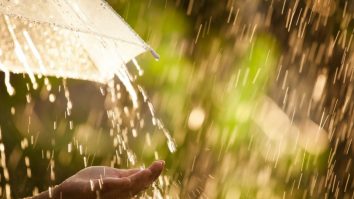 Cum e vremea azi? În sud și est sunt așteptate ploi ușoare/ Temperaturile vor scădea în partea de nord a țării