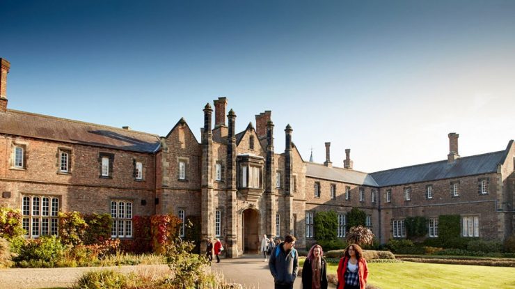 Universitățile britanice îndeamnă guvernul să reia fluxul de studenți din UE după Brexit