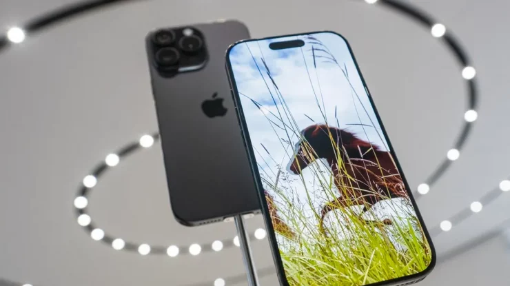 Apple a lansat o actualizare nouă pentru iPhone-uri care remediază probleme potențial periculoase