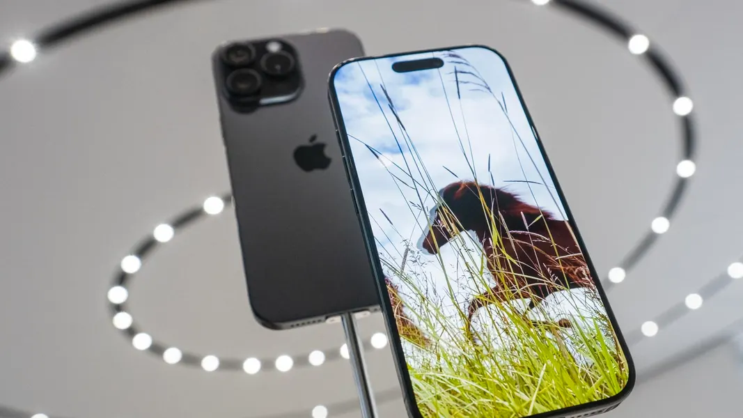 Apple a lansat o actualizare nouă pentru iPhone-uri care remediază probleme potențial periculoase