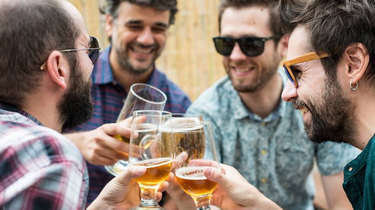 Consumul de alcool a crescut de 6 ori mai mult în ultimii 15 ani. Cât de multe băuturi alcoolice consumă românii