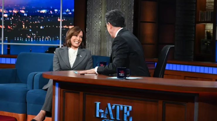 Kamala Harris apare la „The Late Show With Stephen Colbert”. Este prima apariție în calitate de candidat la președinție