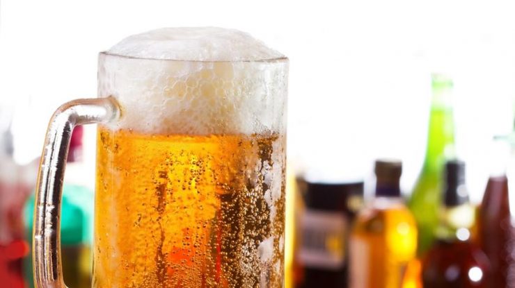 Praga interzice accesul nocturn la baruri pentru a atrage „turiști bogați, de calitate”