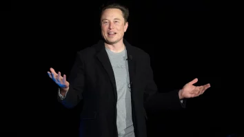 Elon Musk a lucrat ilegal în Statele Unite. Ce dezvăluie tinerețea miliardarului