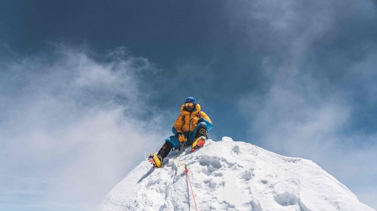 Un adolescent a doborât recordul mondial pentru cel mai tânăr alpinist care a escaladat cele mai înalte 14 vârfuri de pe Pământ