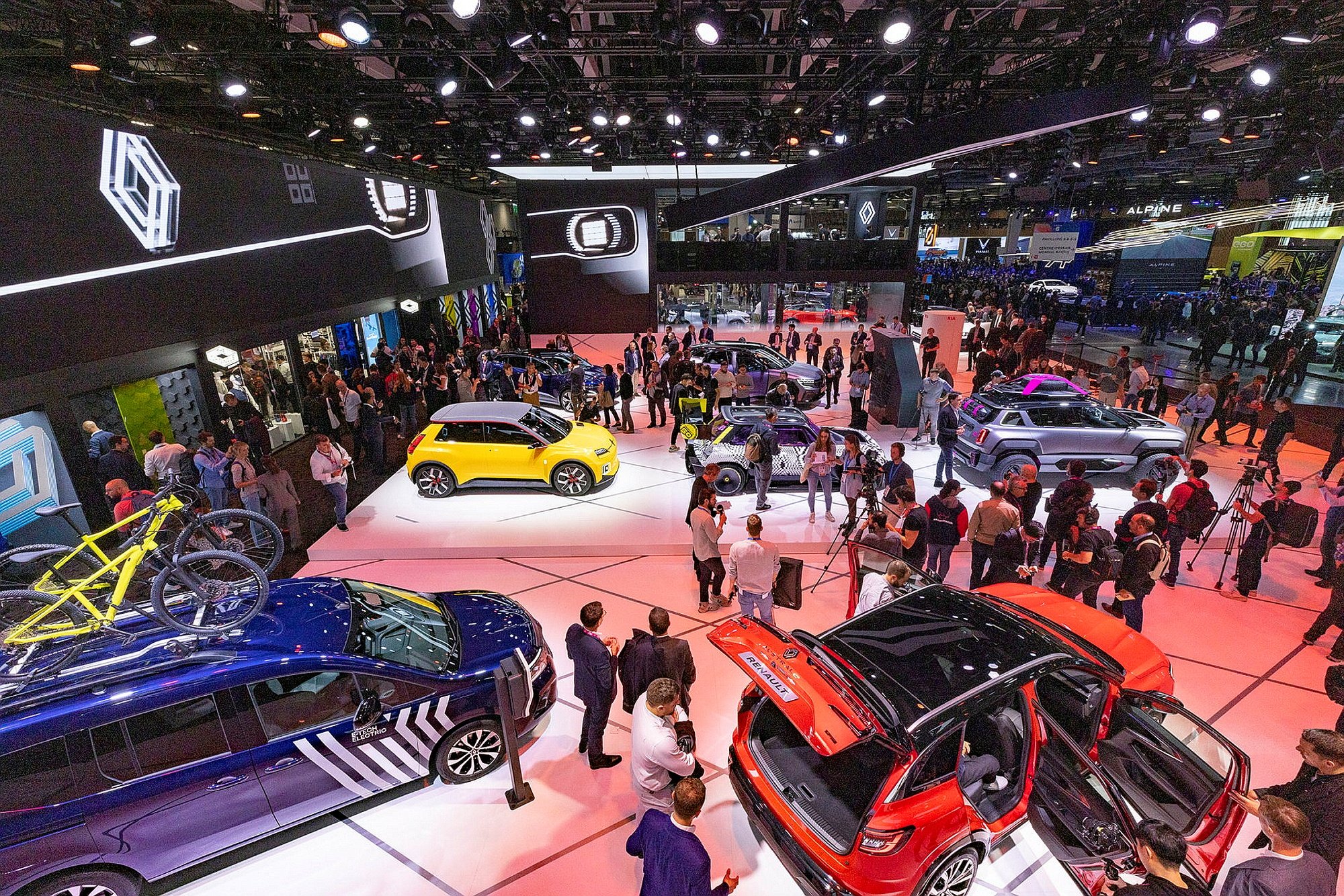 Salonul Mondial Auto Paris 2024 își deschide porțile. Ce inovații specatculoase ai de admirat