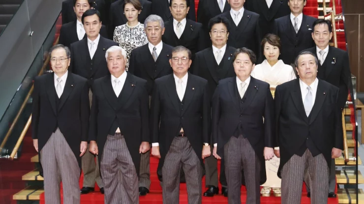 Guvernul Japoniei recunoaște că a editat fotografia noului său cabinet, după o furtună de batjocură online