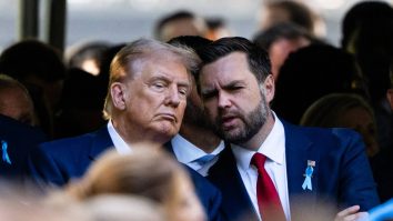 Hackerii chinezi ar fi încercat să acceseze telefoanele utilizate de Donald Trump și de JD Vance. Ce persoane au mai fost vizate