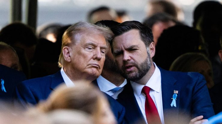 Hackerii chinezi ar fi încercat să acceseze telefoanele utilizate de Donald Trump și de JD Vance. Ce persoane au mai fost vizate