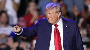Trump susține că Harris are dificultăți în ceea ce privește alegătorii musulmani și arabo-americani