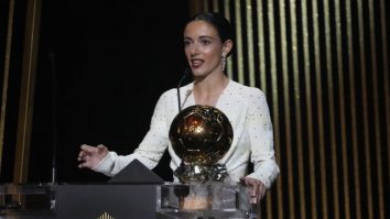 Harry Kane şi Kylian Mbappe au câştigat Trofeul Gerd Muller pentru cel mai bun marcator. Aitana Bonmati a câştigat Balonul de Aur în fotbalul feminin