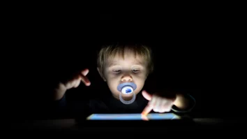 STUDIU. Copiii europeni petrec prea mult timp în fața telefonului. Care sunt sfaturile specialiștilor în parenting