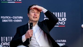 Scade valoarea X. Fidelity: Fostul Twitter valorează cu 80% mai puțin decât în 2022, când Musk a cumpărat platforma
