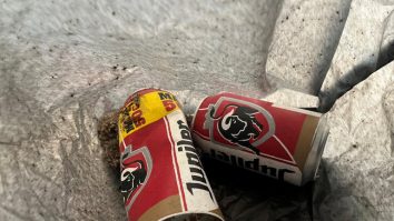 O operă de artă făcută din două doze de bere a ajuns la gunoi, din greșeală