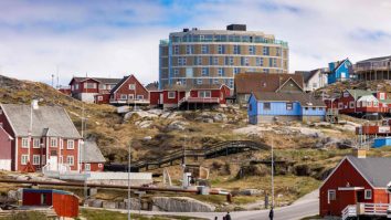 United Airlines a introdus un zbor direct SUA- Groenlanda. Cum se pregătesc autoritățile pentru valul de turiști