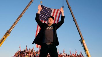 Elon Musk oferă un milion de dolari giveaway pentru semnatarii petiției pro-Trump