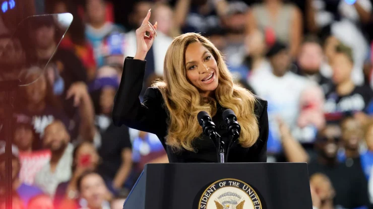 Beyoncé o susține oficial pe Kamala Harris la mitingul din Houston: „Trebuie să votăm și avem nevoie de voi”