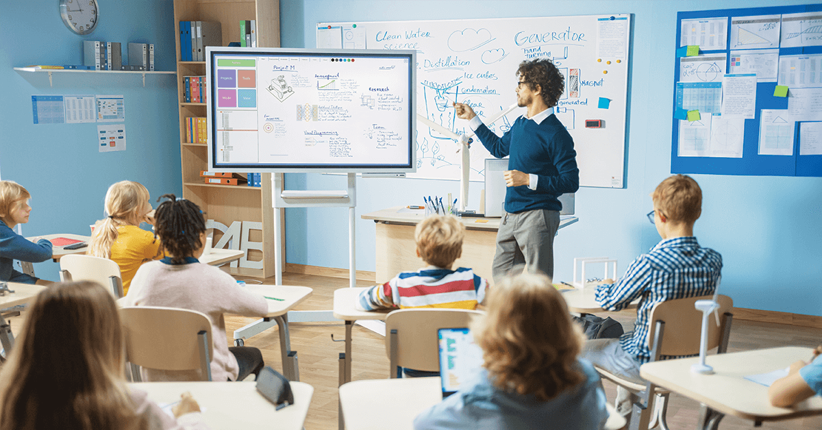 România primește o finanțare de 80 de milioane de euro pentru digitalizarea educației. Ce plan are Deca pentru cadrele didactice