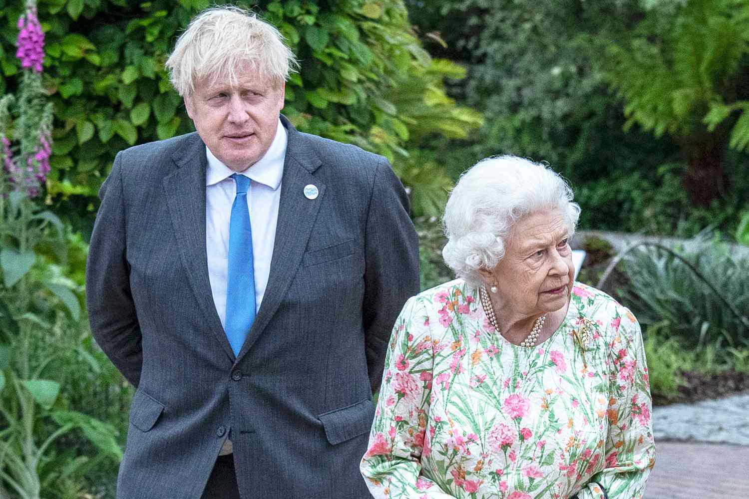 Boris Johnson susține în cartea sa de memorii că Regina Elisabeta a II-a a avut cancer osos
