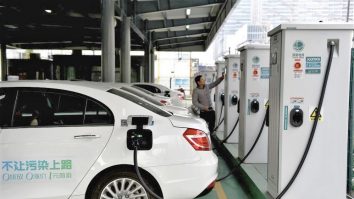 Uniunea Europeană nu renunță la ridicarea tarifelor pentru vehiculele electrice. Viktor Orban spune că UE se îndreaptă spre un „război economic” cu China