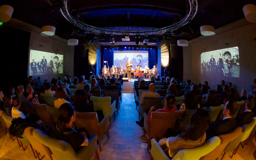 Ce vezi azi? Un thriller psihologic, la Teatrelli. Astăzi are loc premiera spectacolului „Orfani”, în regia Laurei Ducu