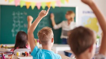 Cât de necesar este un program de afterschool pentru copilul tău? Vacanța de toamnă readuce în prim plan provocările părinților