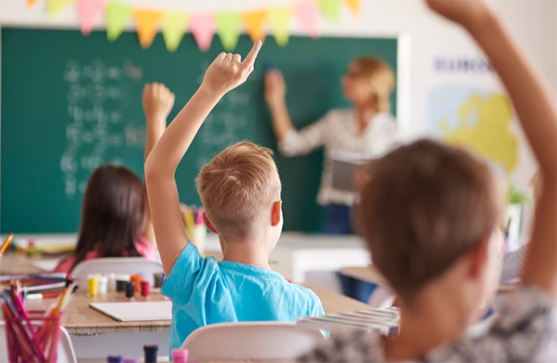 Cât de necesar este un program de afterschool pentru copilul tău? Vacanța de toamnă readuce în prim plan provocările părinților