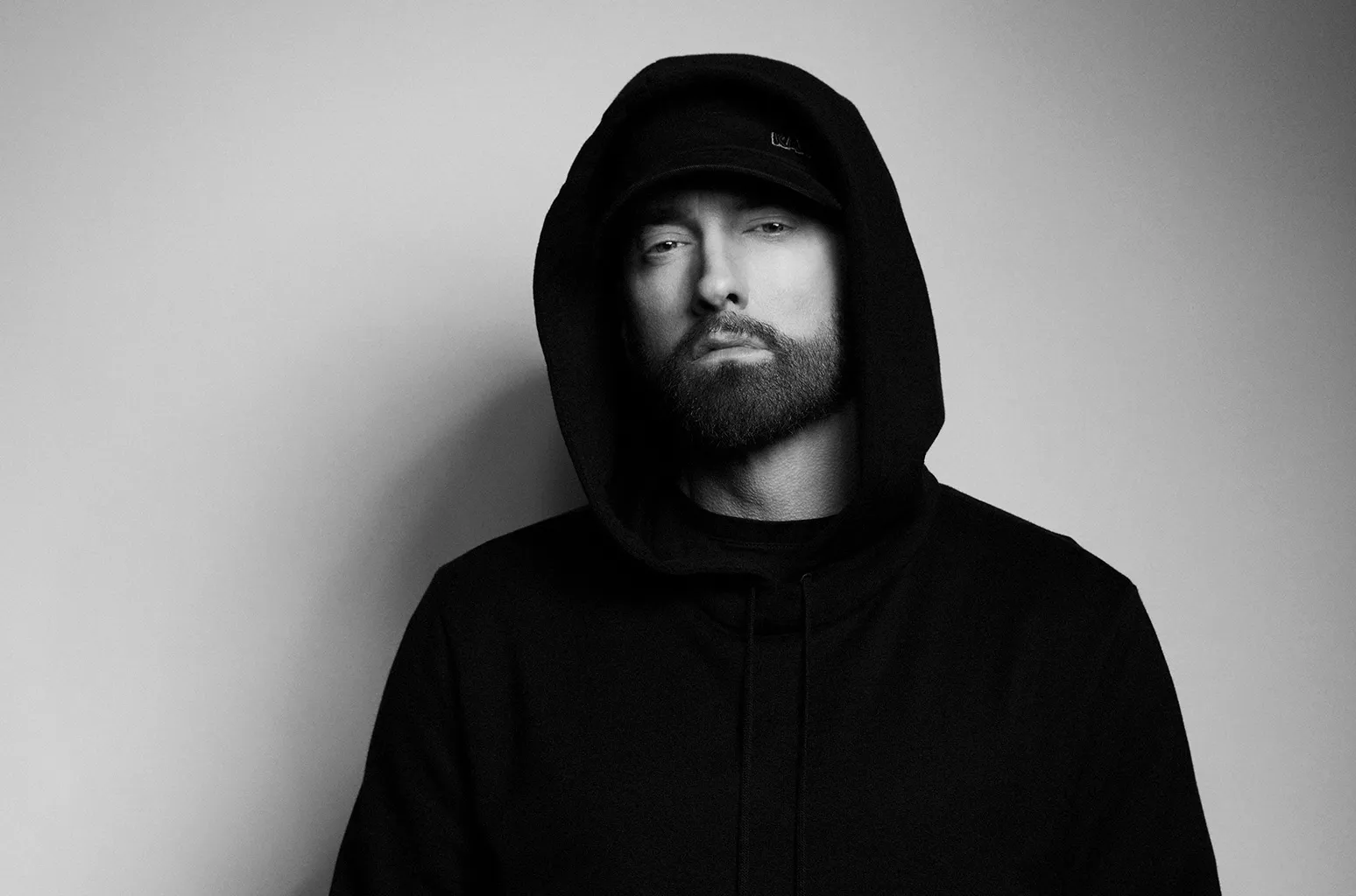 Eminem dezvăluie că va deveni bunic în noul videoclip emoționant al piesei „Temporary”