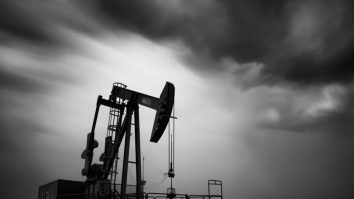 Prețul petrolului a crescut cu 4% în SUA în urma atacului cu rachete al Iranului asupra Israelului