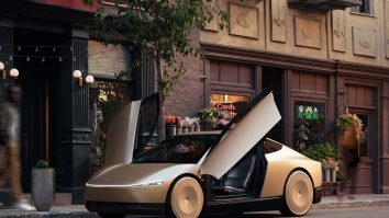 VIDEO. Elon Musk dezvăluie primul robotaxi produs de Tesla, care se conduce singur. Cât costă Cybercab