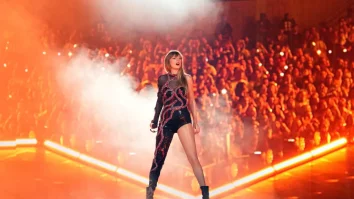 Taylor Swift donează 5 milioane de dolari pentru reparații în urma uraganelor Helene și Milton. Artista a mai făcut donații și a sprijinit bănci alimentare