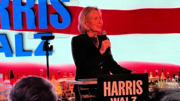 Soția lui Tim Walz, Gwen, se oprește în campanie la The Abbey din West Hollywood. Seara de la barul LGBTQ a strâns mai mult de 100.000 de dolari