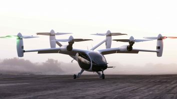 Joby Aviation dezvoltă un taxi aerian electric. Acesta decolează vertical ca un elicopter, dar zboară ca un avion