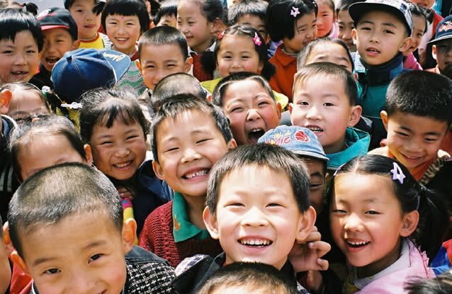 Populația Chinei scade. Beijing lansează un sondaj pentru a înțelege „teama de a avea copii”