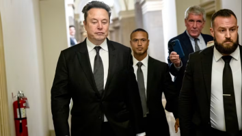 WSJ: Relația secretă a lui Elon Musk cu Putin iese la suprafață, Guvernul SUA închide ochii. Ce favor i-a cerut președintele rus miliardarului