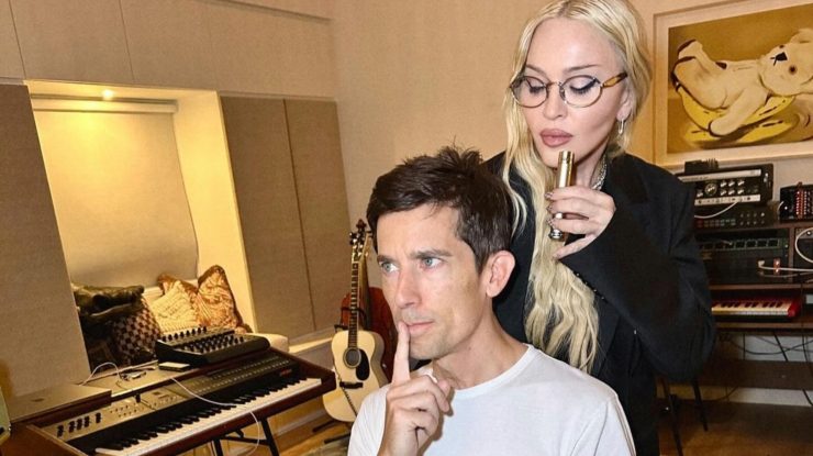 Madonna s-a întors în studioul de înregistrări pentru o nouă piesă. Artista colaborează cu producătorul Stuart Price