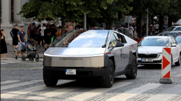 Tesla Cybertruck este „prea mare și prea ascuțit” pentru drumurile europene. Activiștii cehi scriu Comisiei Europene să „le elimine de pe drumuri”